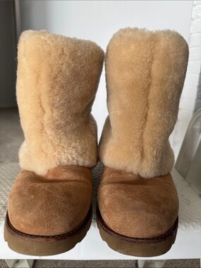UGG Women's Short Shearling Boots - Chestnut/Tan